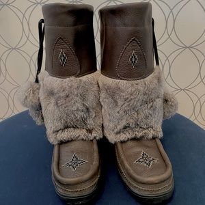 Manitobah Mukluk’s Waterproof Snowy Owl Grain Leather Women’s 9